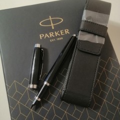 Набор PARKER IM CORE GIFT 20 BLACK CT с перьевой ручкой и чехлом