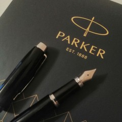 Набор PARKER IM CORE GIFT 20 BLACK CT с перьевой ручкой и чехлом